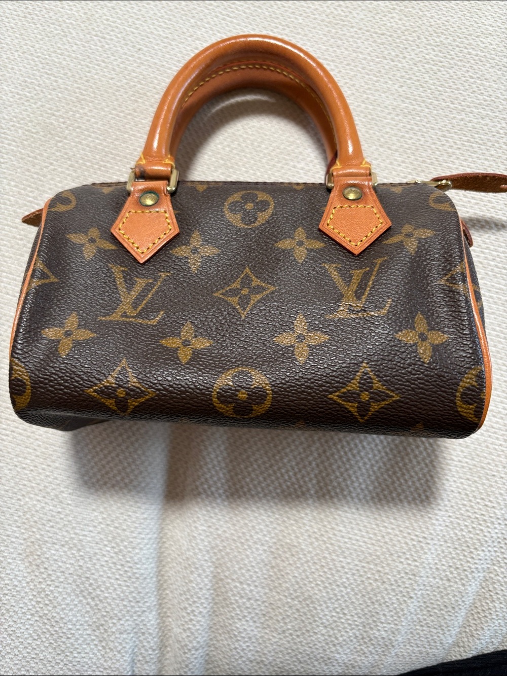 Authentic Louis Vuitton Mini Speedy
This is the mini, not the nano. 🤗
No strap - Picture 3 of 13